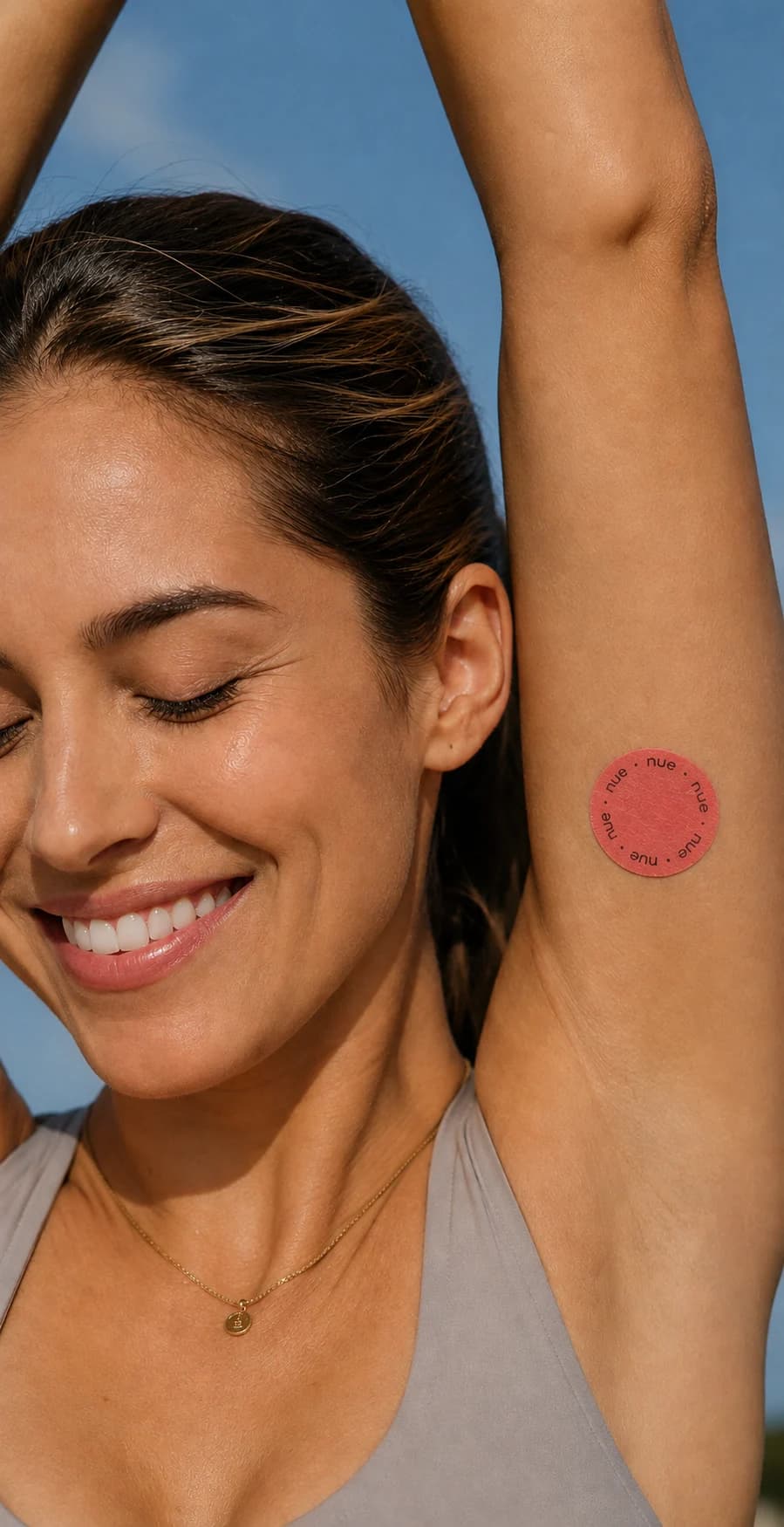 Detalhe do adesivo nue Berberine na pele